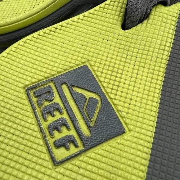 REEF Sandals - size Medium 5/6 - Picture 10 of 13